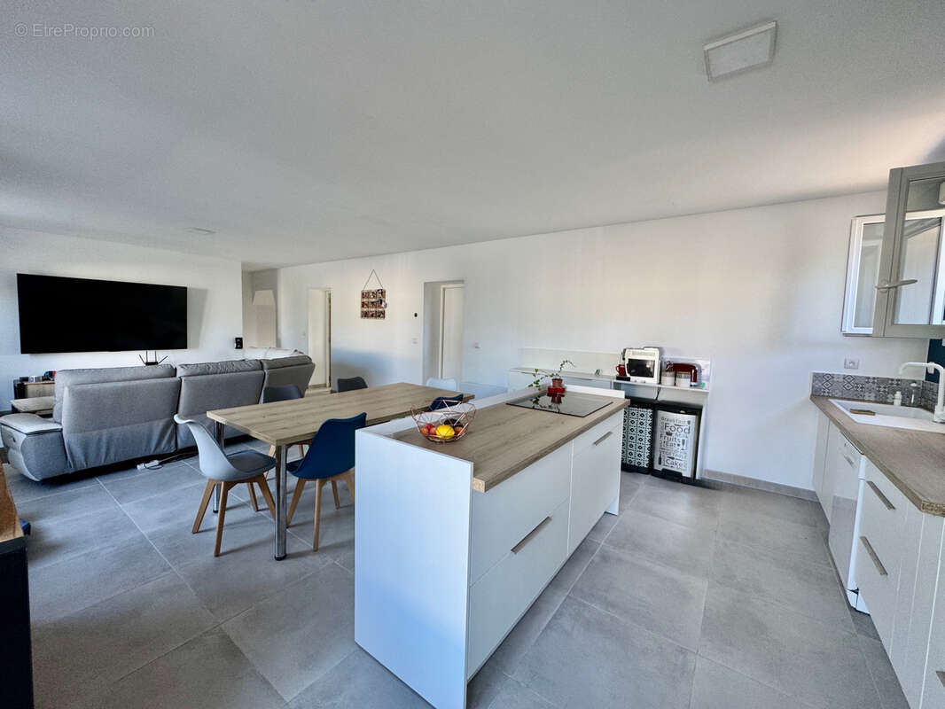 Maison à SAINT-LAURENT-DES-ARBRES