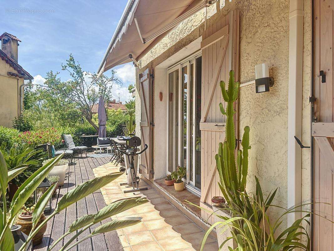 Appartement à LE CANNET