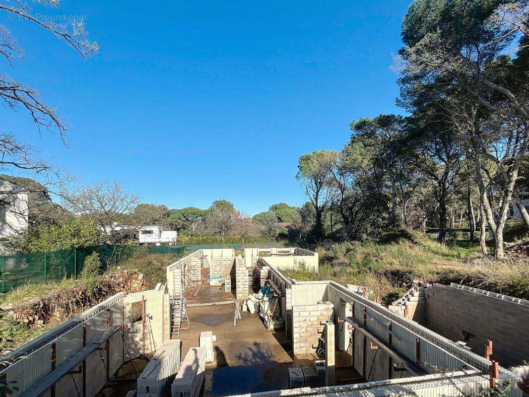 Terrain à MOUANS-SARTOUX