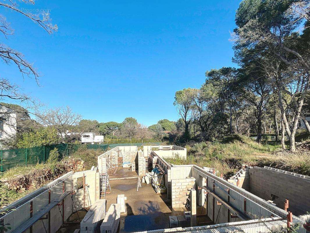 Terrain à MOUANS-SARTOUX