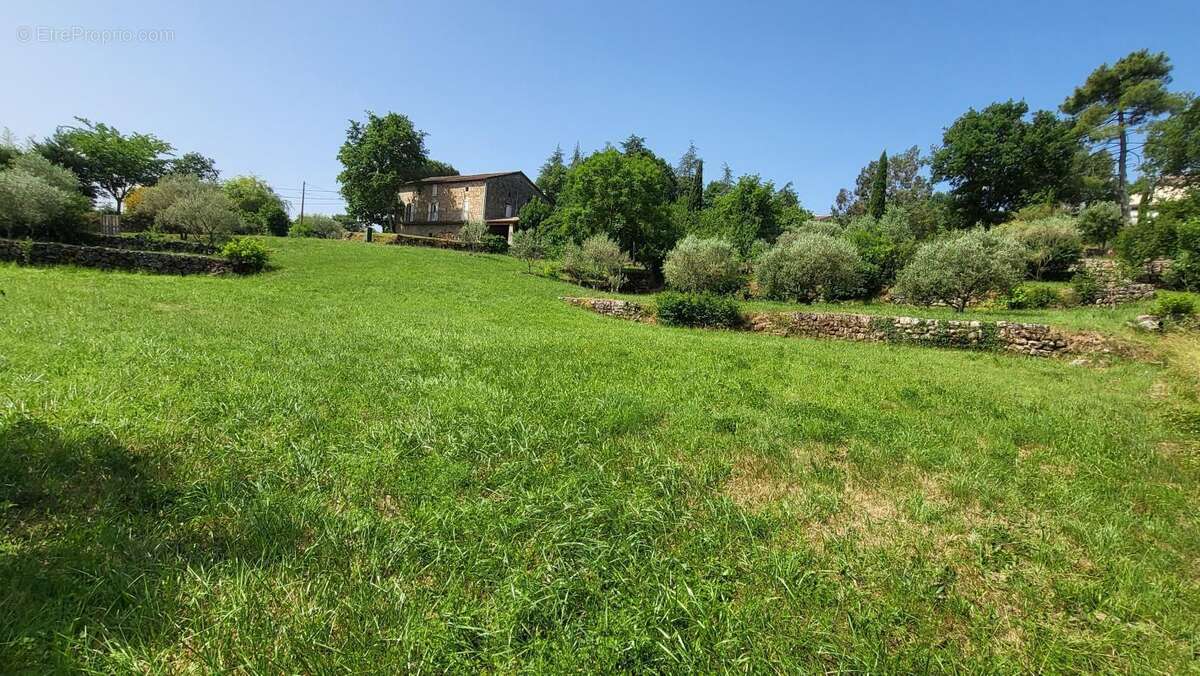 Terrain à CHASSIERS