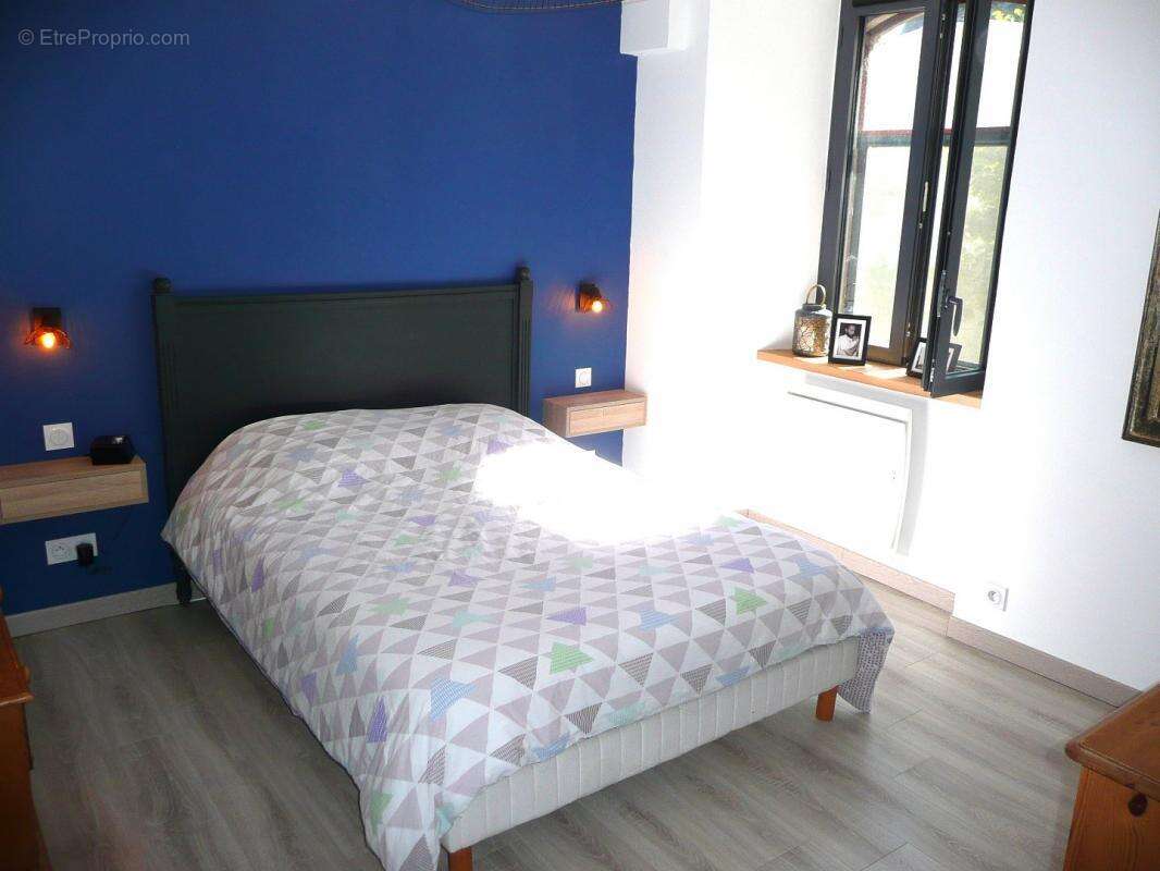 Maison à SALLES-COURBATIES