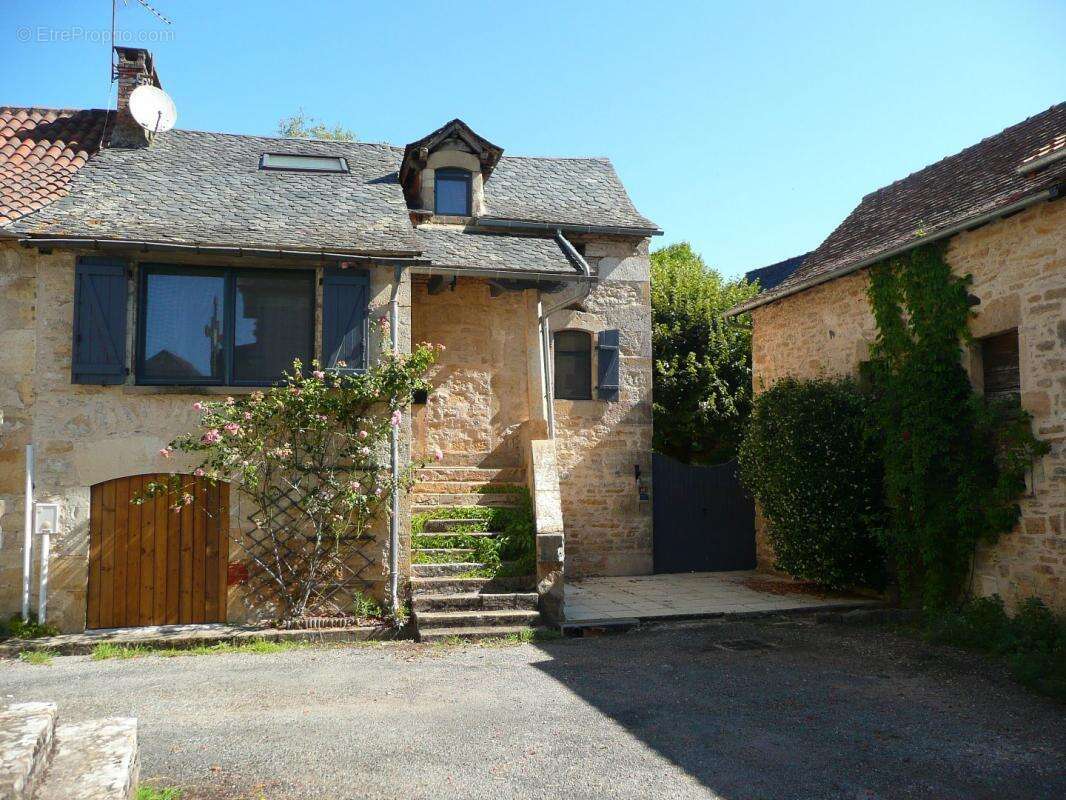 Maison à SALLES-COURBATIES