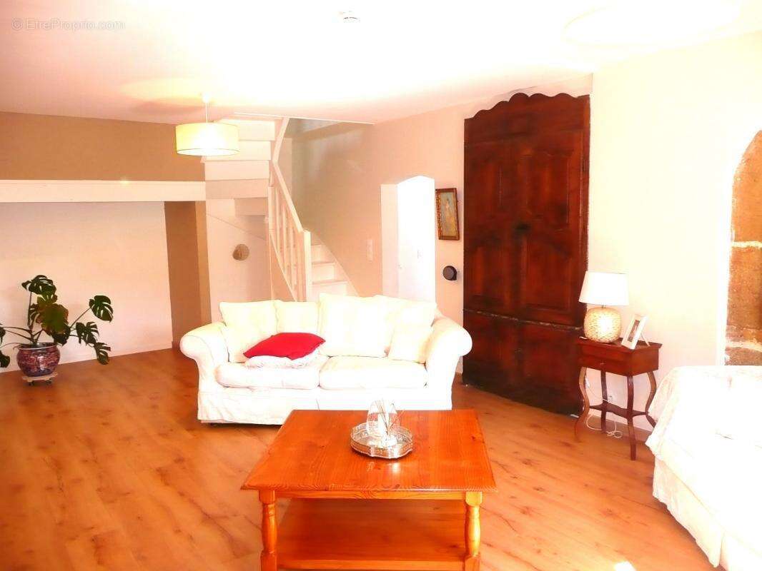 Maison à SALLES-COURBATIES