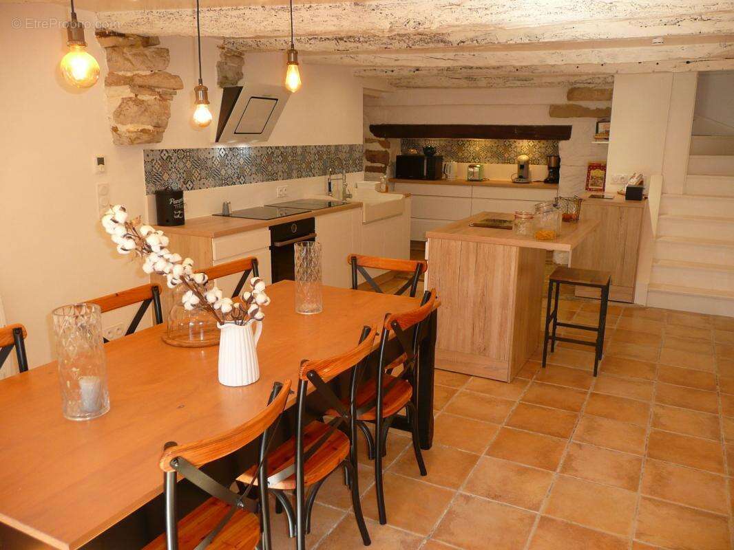 Maison à SALLES-COURBATIES