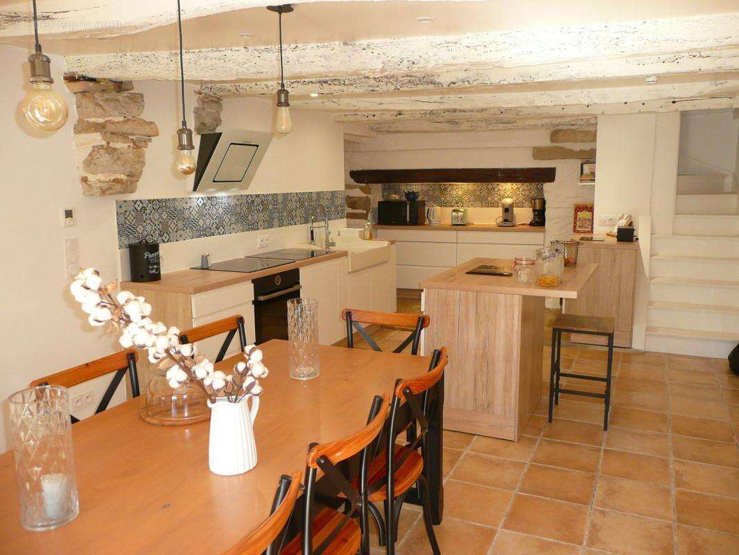 Maison à SALLES-COURBATIES