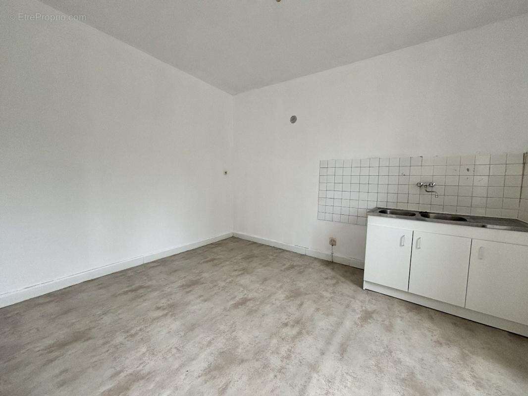 Appartement à YDES