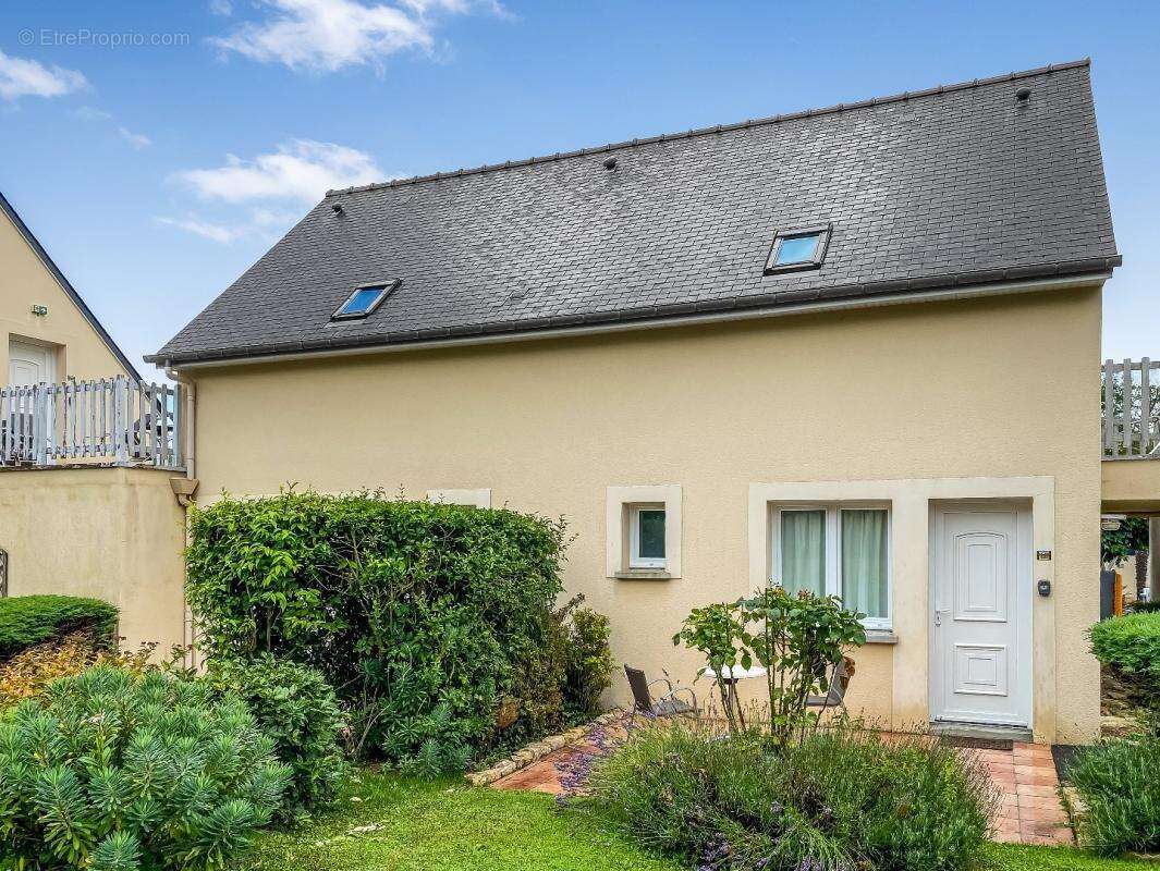 Appartement à COLLEVILLE-SUR-MER