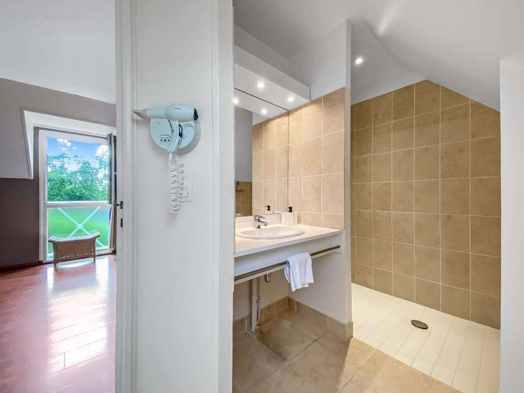 Appartement à COLLEVILLE-SUR-MER