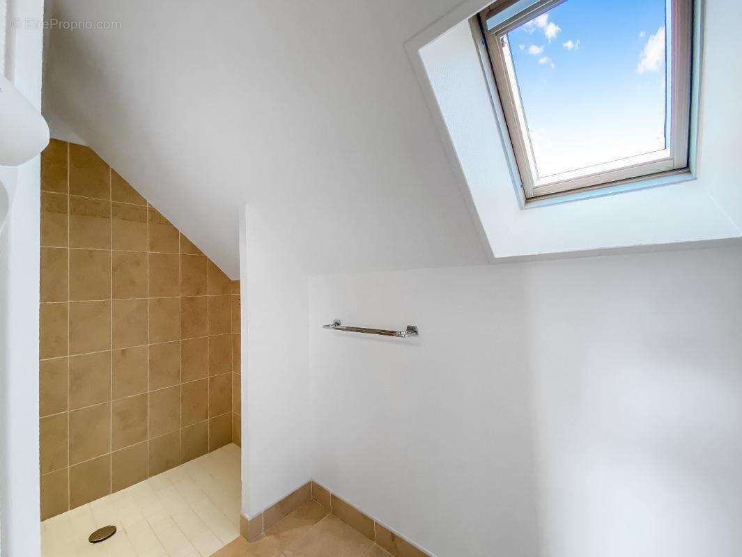 Appartement à COLLEVILLE-SUR-MER