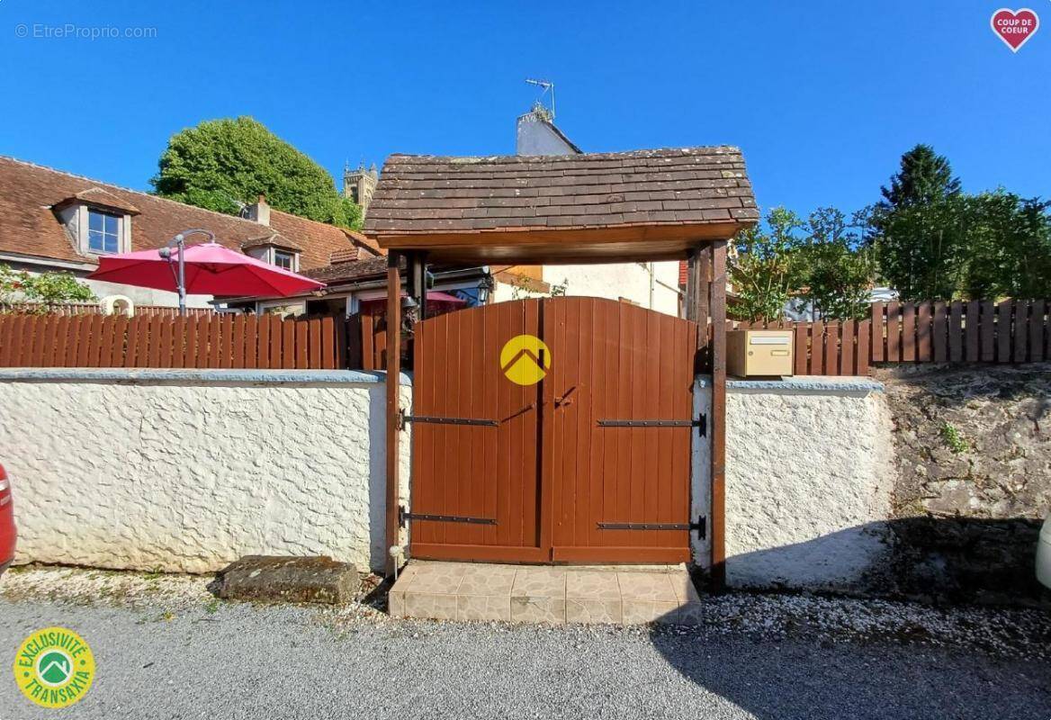 Maison à MONTMARAULT