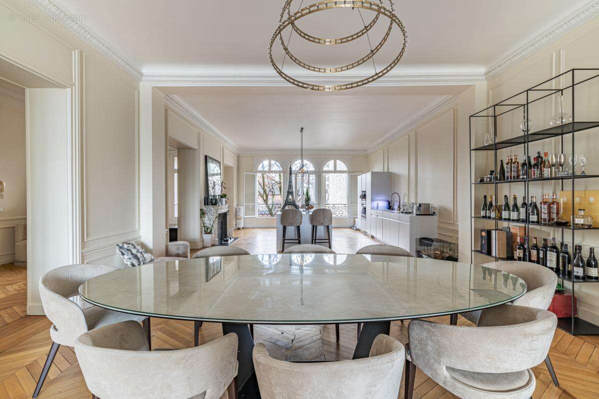 Appartement à PARIS-16E