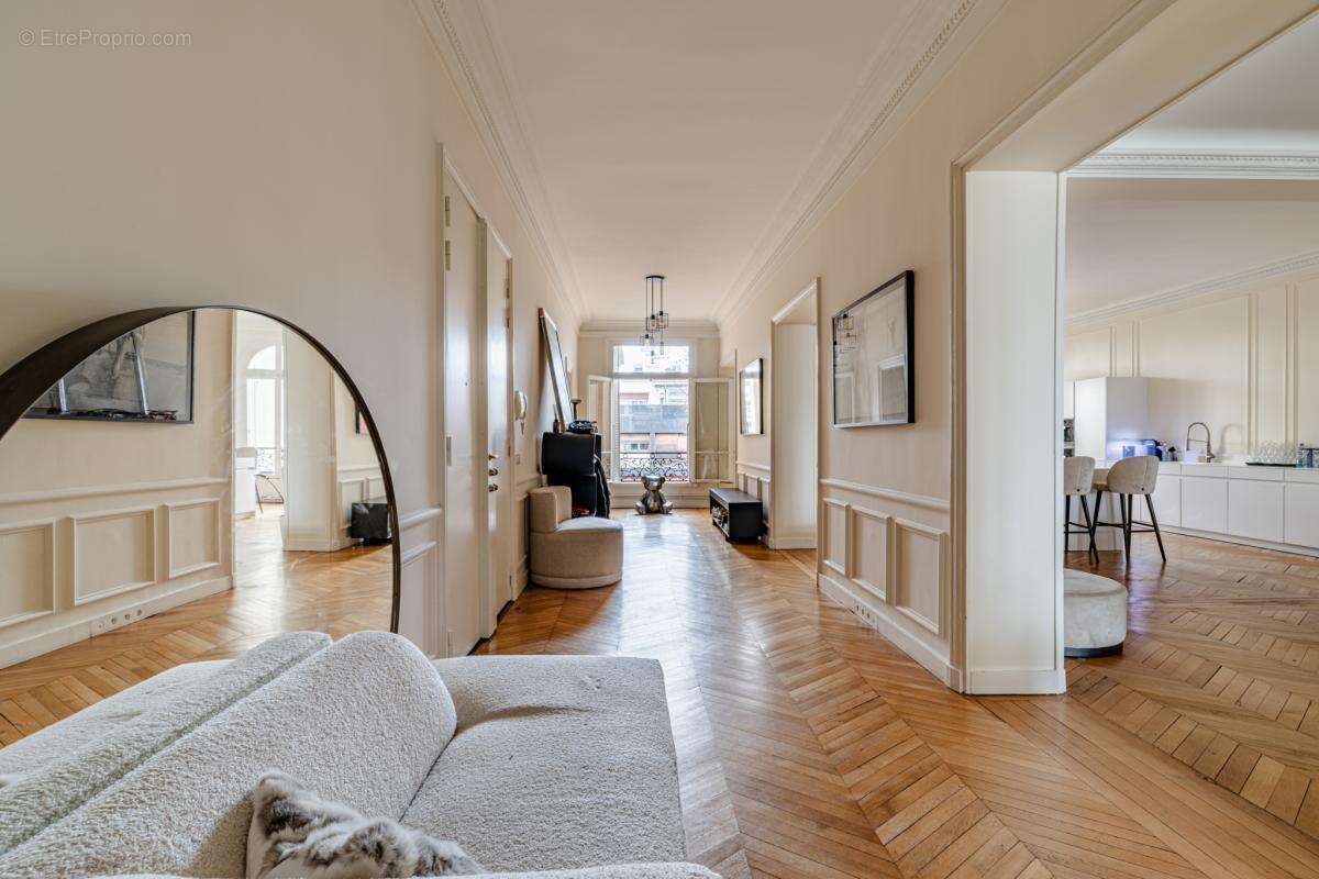 Appartement à PARIS-16E