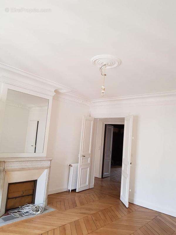 Appartement à PARIS-8E