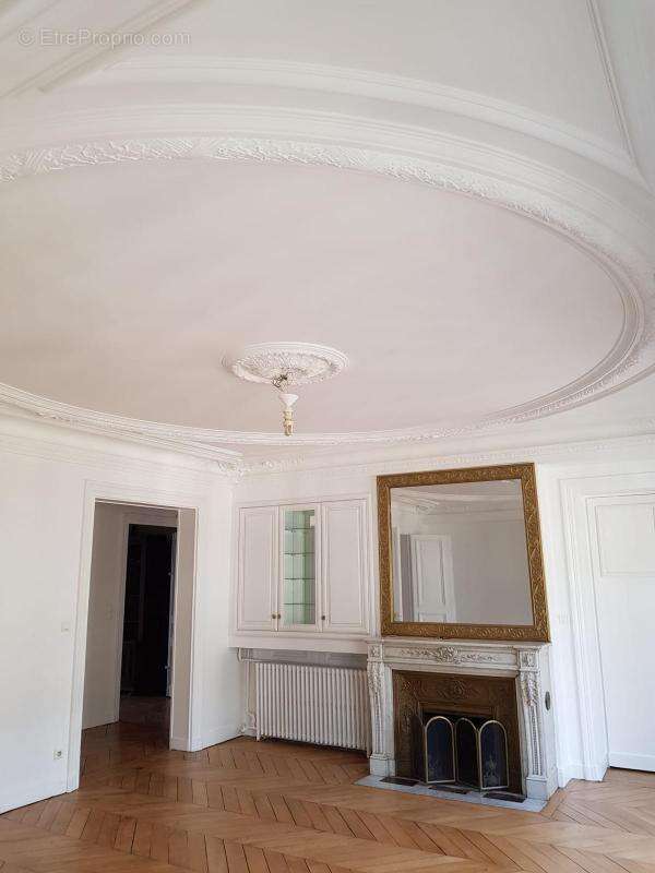 Appartement à PARIS-8E