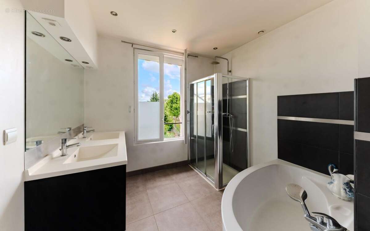 Maison à JARVILLE-LA-MALGRANGE