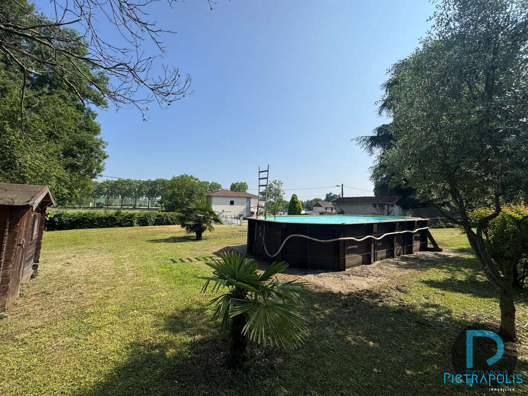 Terrain à MEXIMIEUX