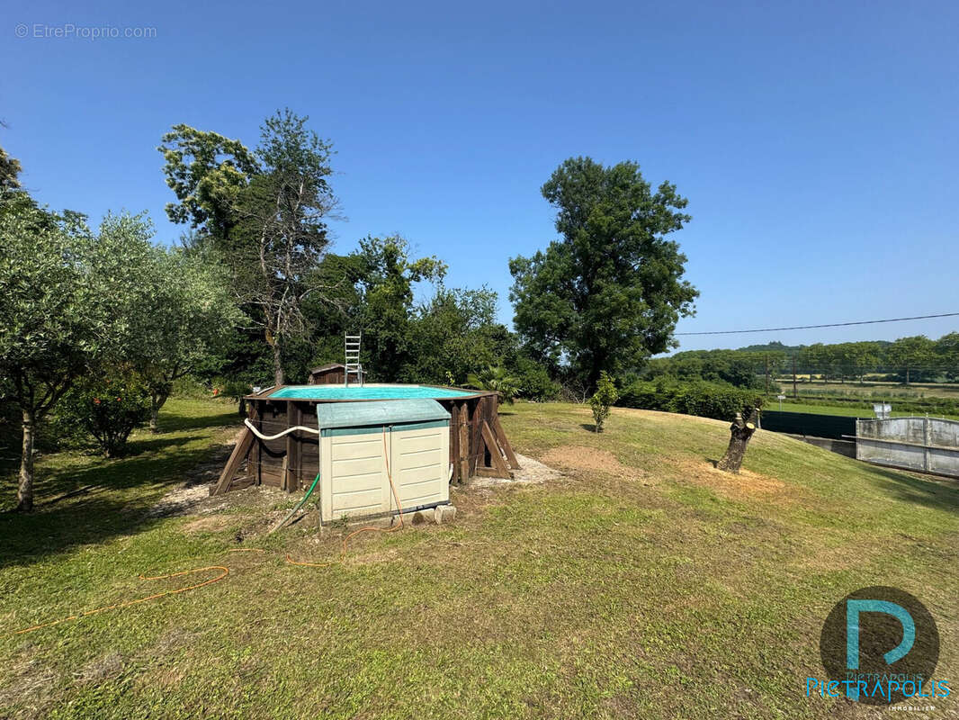 Terrain à MEXIMIEUX