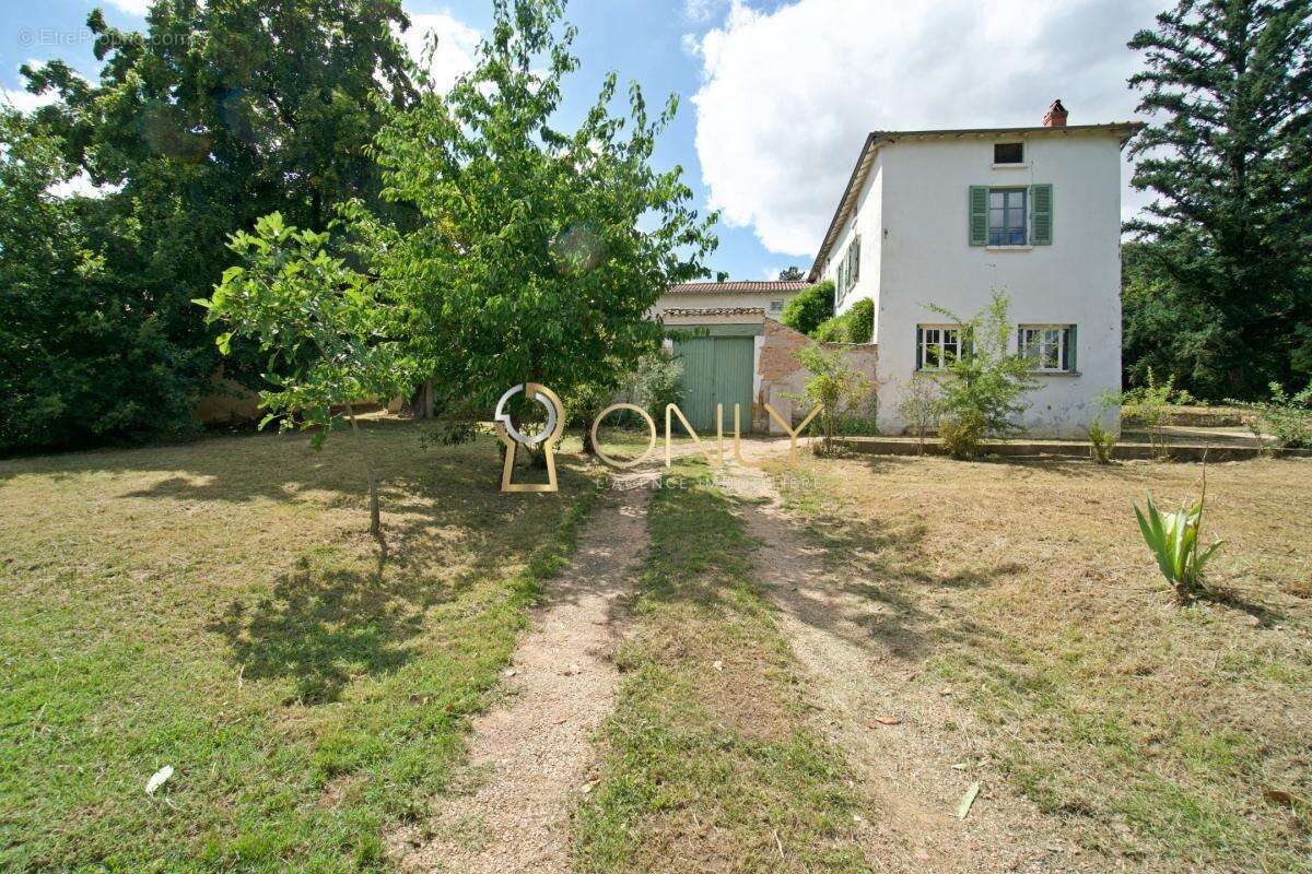 Maison à CHAZAY-D&#039;AZERGUES