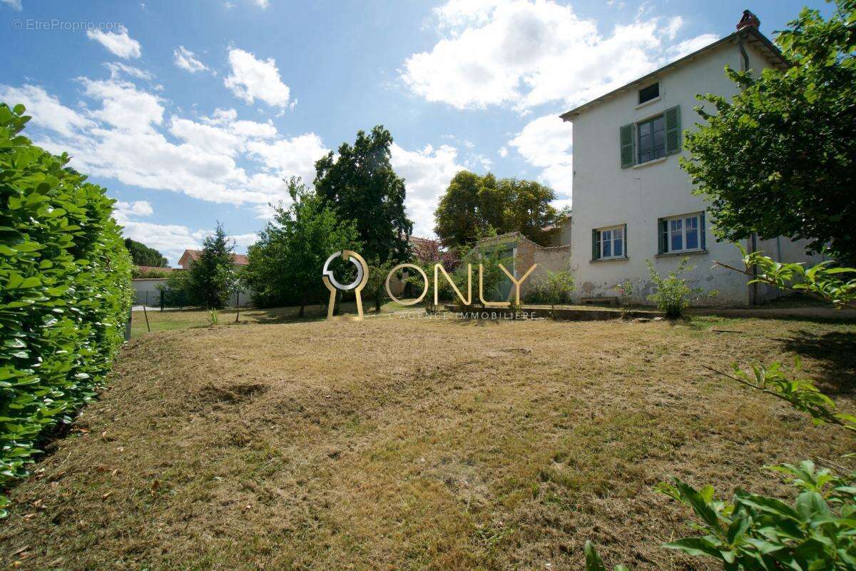 Maison à CHAZAY-D&#039;AZERGUES