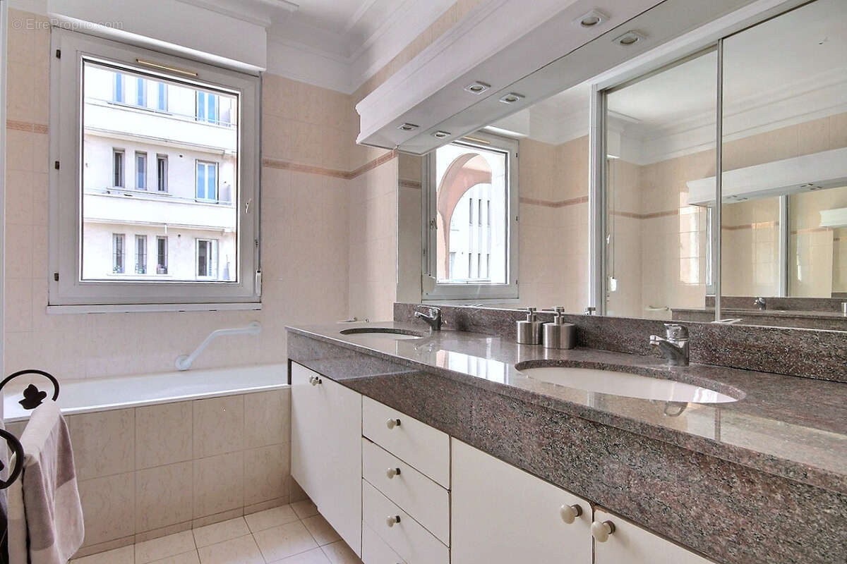 Appartement à MARSEILLE-8E