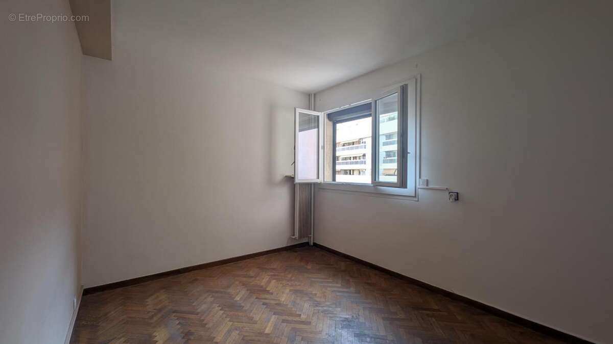 Appartement à MARSEILLE-5E