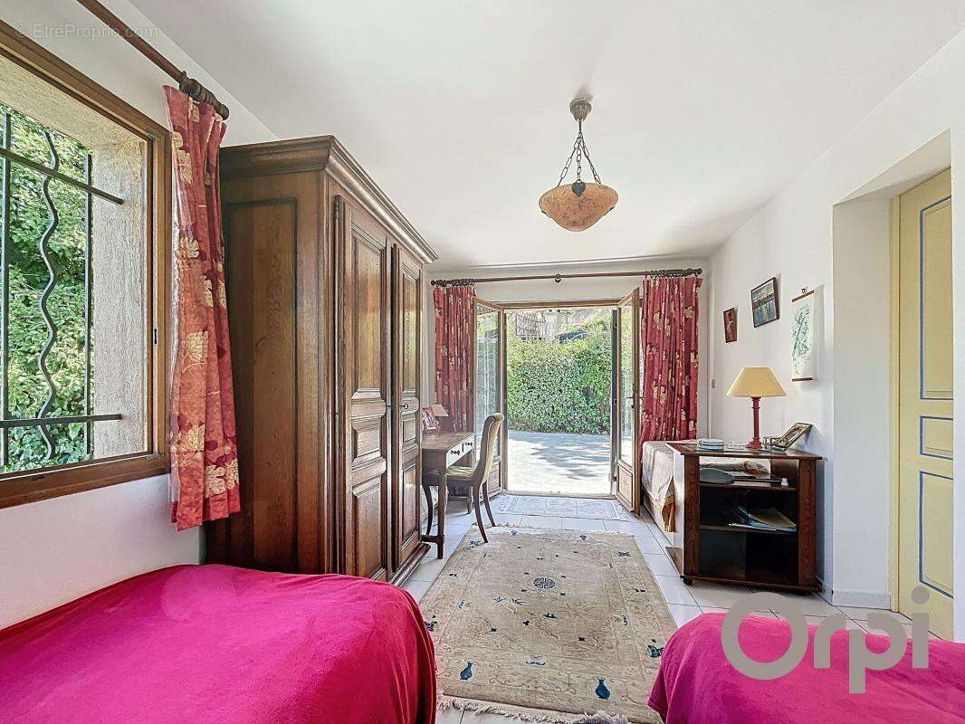 Maison à ROQUEBRUNE-SUR-ARGENS