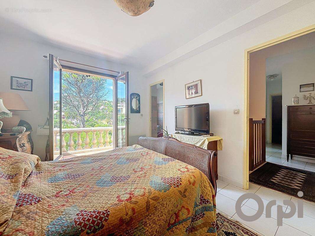 Maison à ROQUEBRUNE-SUR-ARGENS