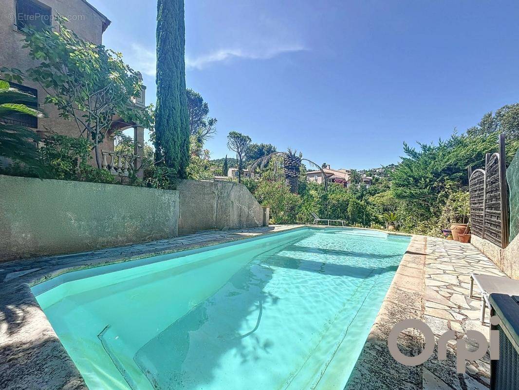 Maison à ROQUEBRUNE-SUR-ARGENS