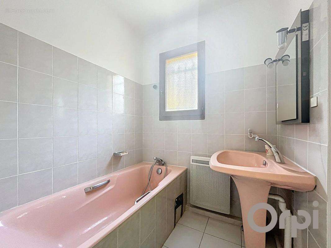 Maison à ROQUEBRUNE-SUR-ARGENS