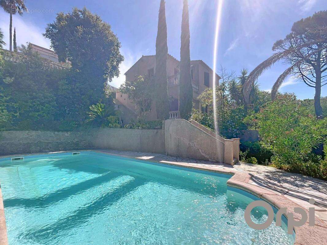 Maison à ROQUEBRUNE-SUR-ARGENS