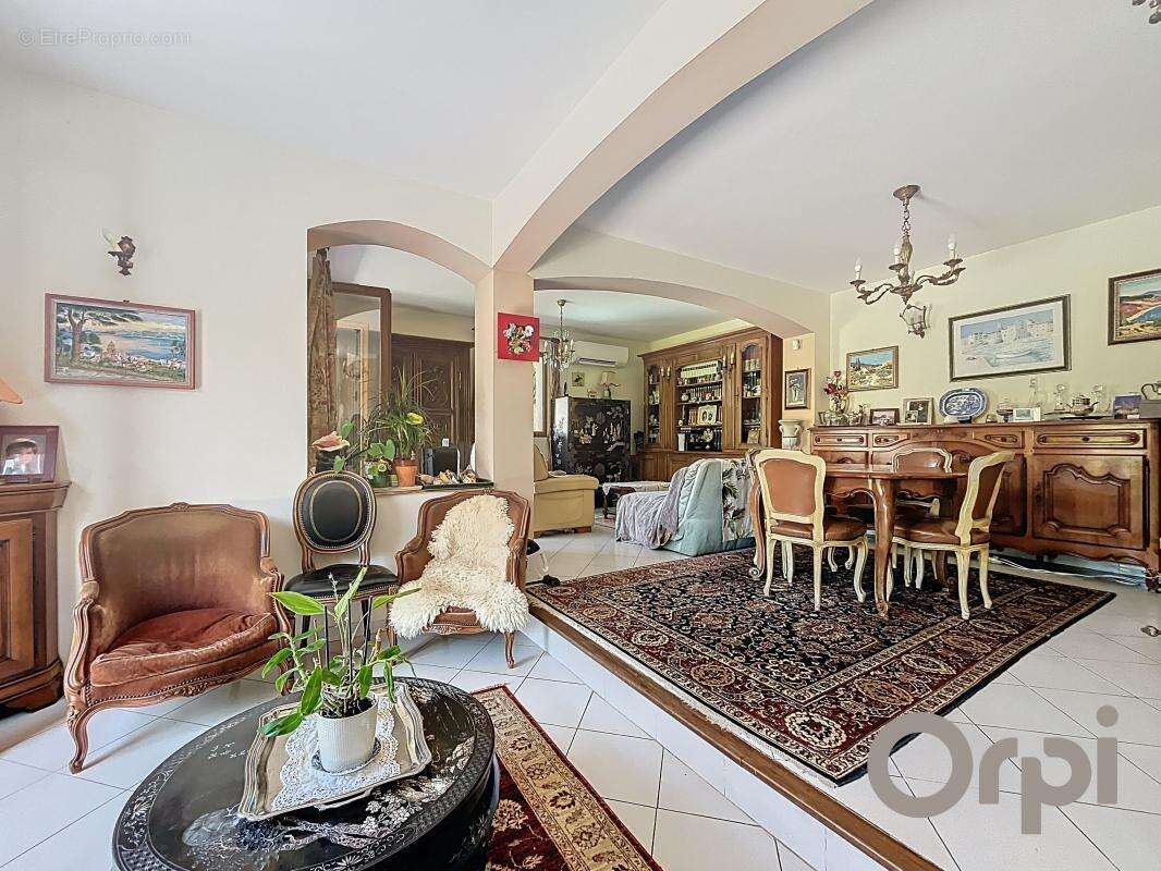 Maison à ROQUEBRUNE-SUR-ARGENS