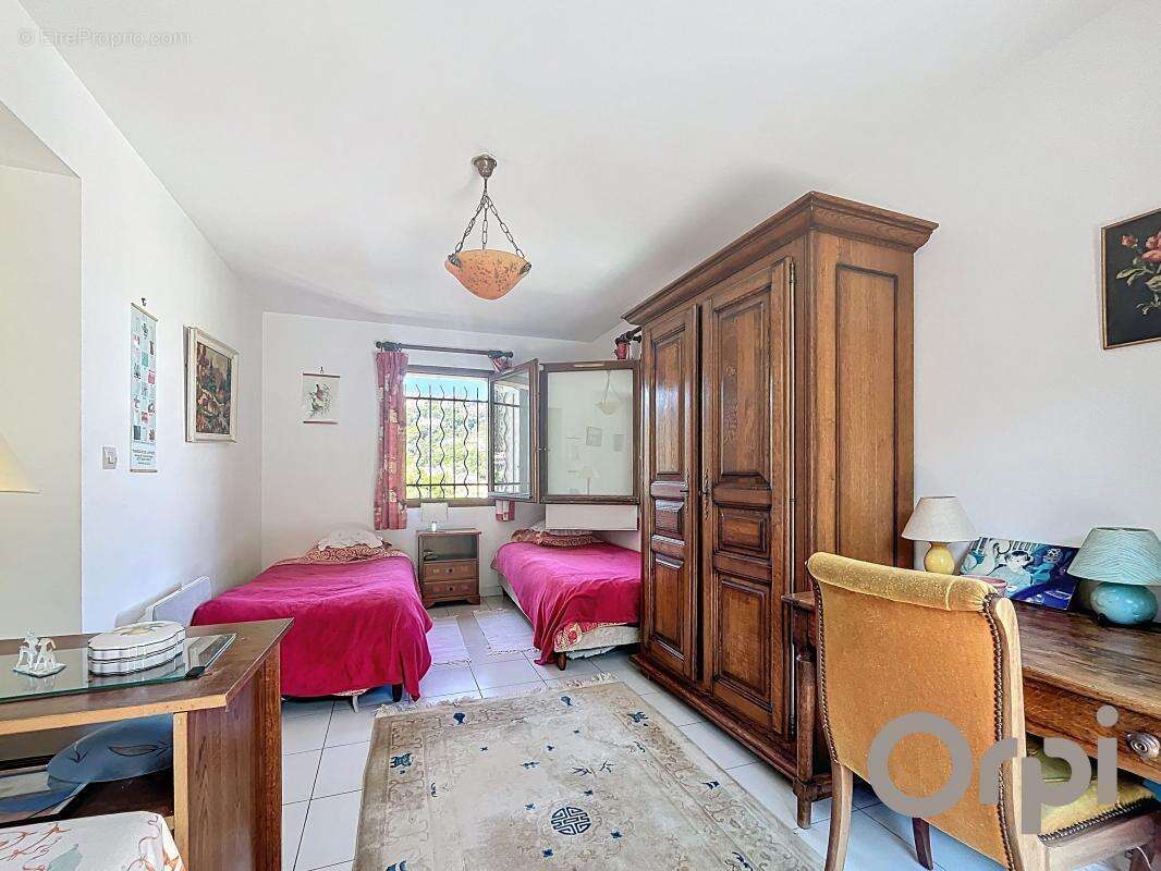 Maison à ROQUEBRUNE-SUR-ARGENS