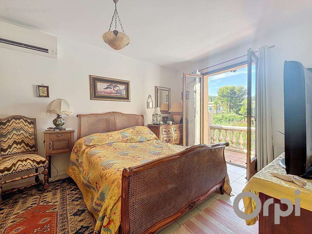 Maison à ROQUEBRUNE-SUR-ARGENS