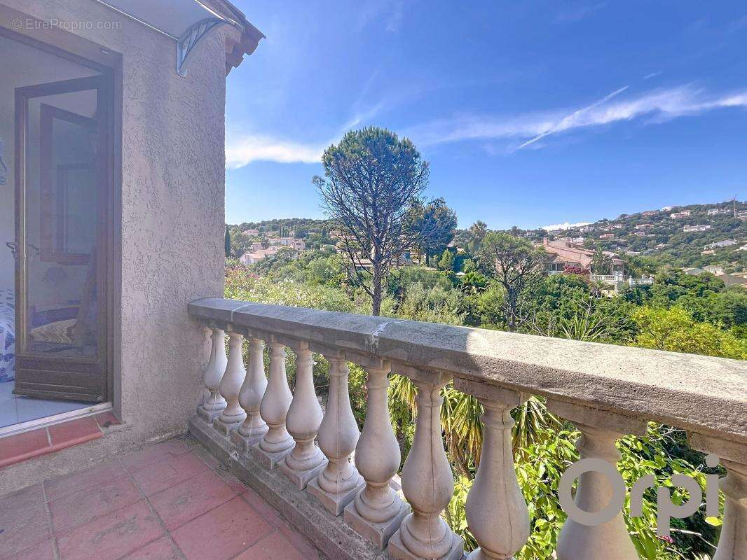 Maison à ROQUEBRUNE-SUR-ARGENS