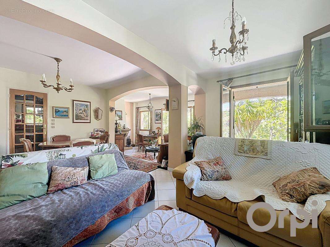 Maison à ROQUEBRUNE-SUR-ARGENS