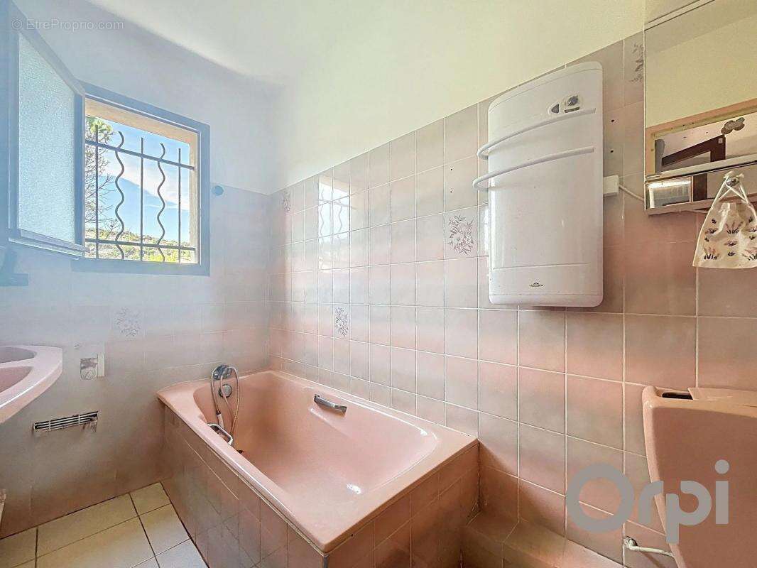 Maison à ROQUEBRUNE-SUR-ARGENS