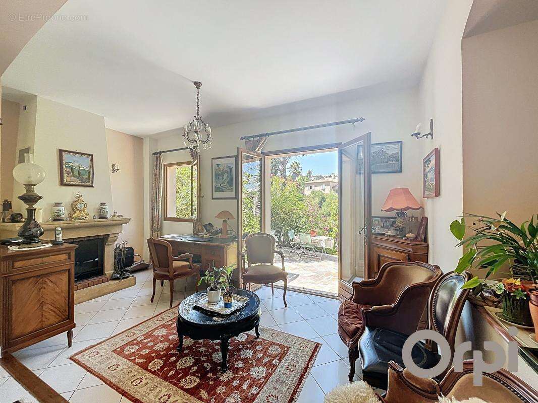 Maison à ROQUEBRUNE-SUR-ARGENS