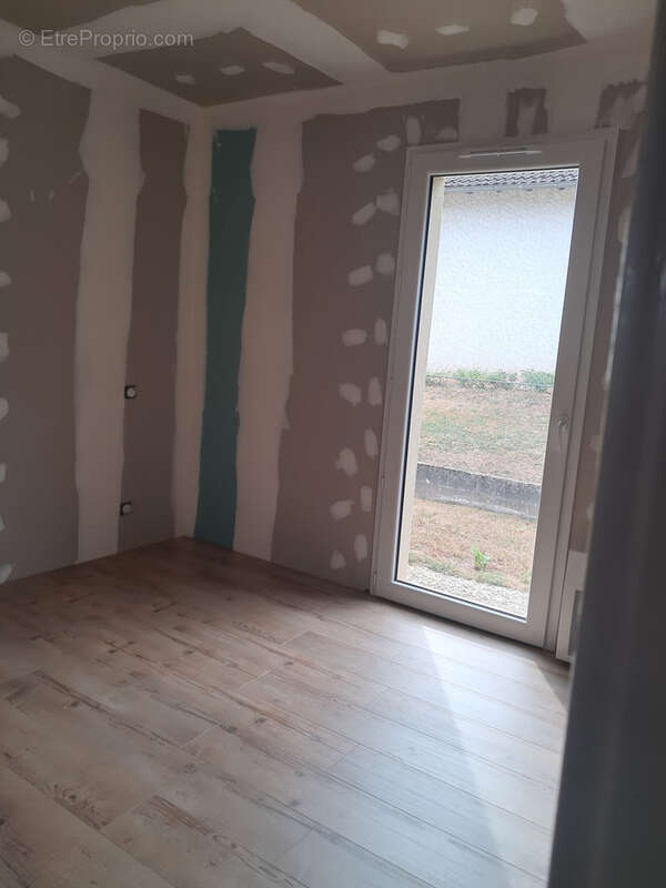 Maison à SAINT-PANTALEON-DE-LARCHE