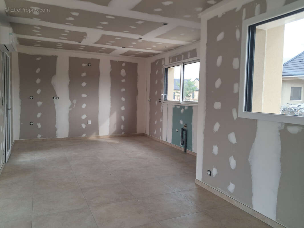 Maison à SAINT-PANTALEON-DE-LARCHE