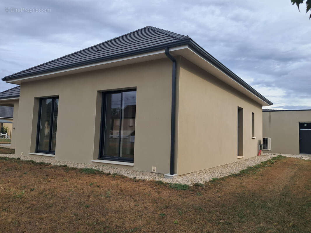 Maison à SAINT-PANTALEON-DE-LARCHE