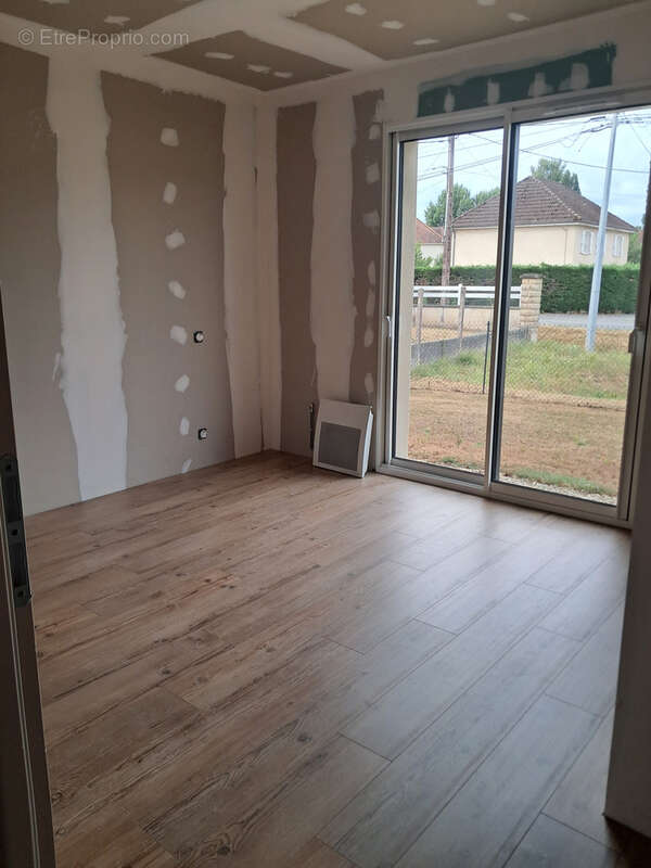 Maison à SAINT-PANTALEON-DE-LARCHE