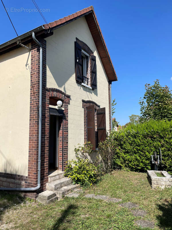 Maison à LA CHAPELLE-SAINT-LUC