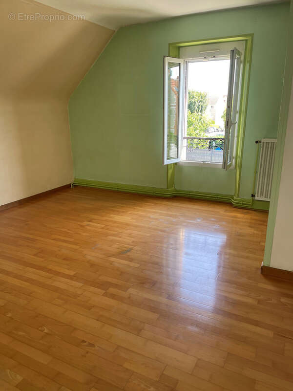 Maison à LA CHAPELLE-SAINT-LUC