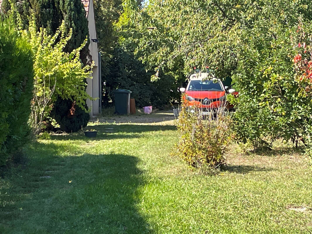 Maison à LA CHAPELLE-SAINT-LUC