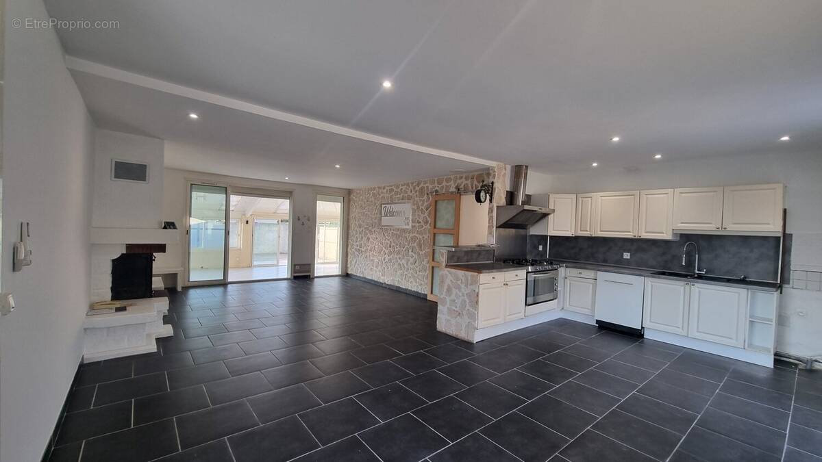 Maison à VILLENEUVE-LES-BEZIERS