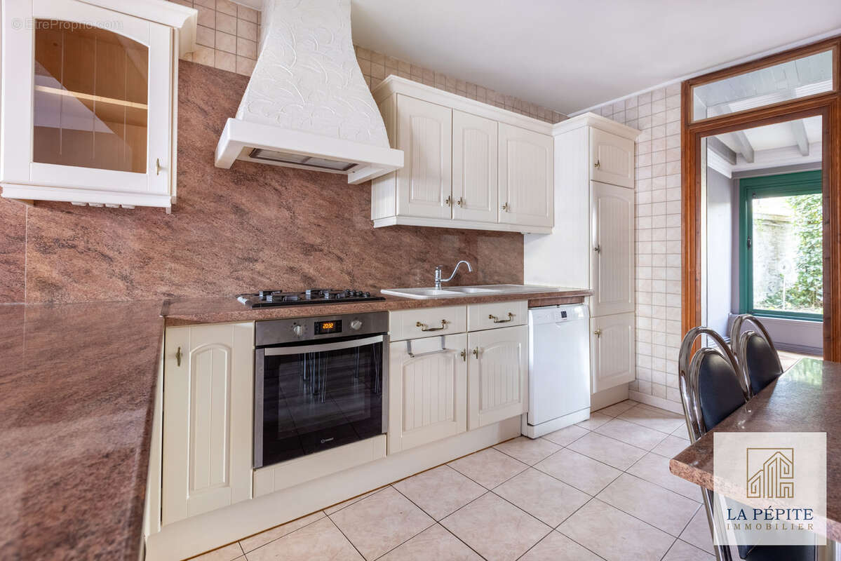 Maison à PONT-SUR-SAMBRE