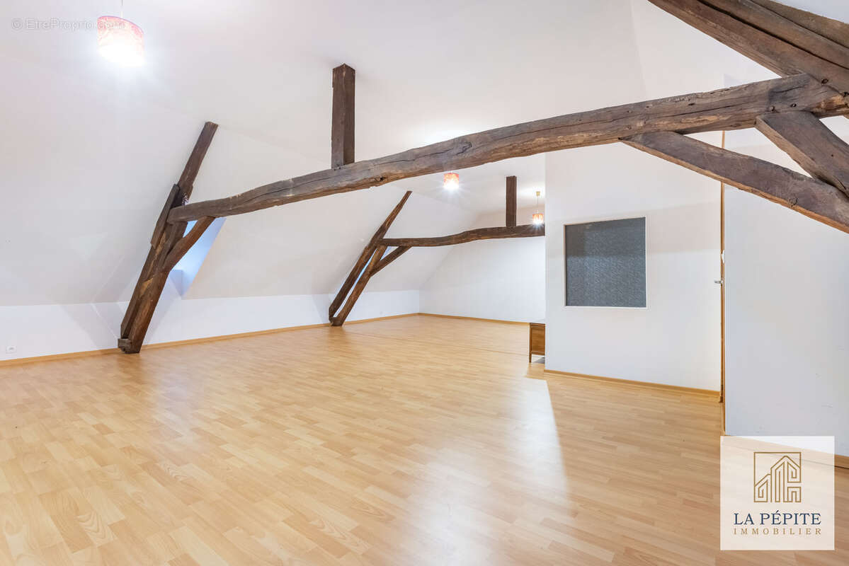 Maison à PONT-SUR-SAMBRE