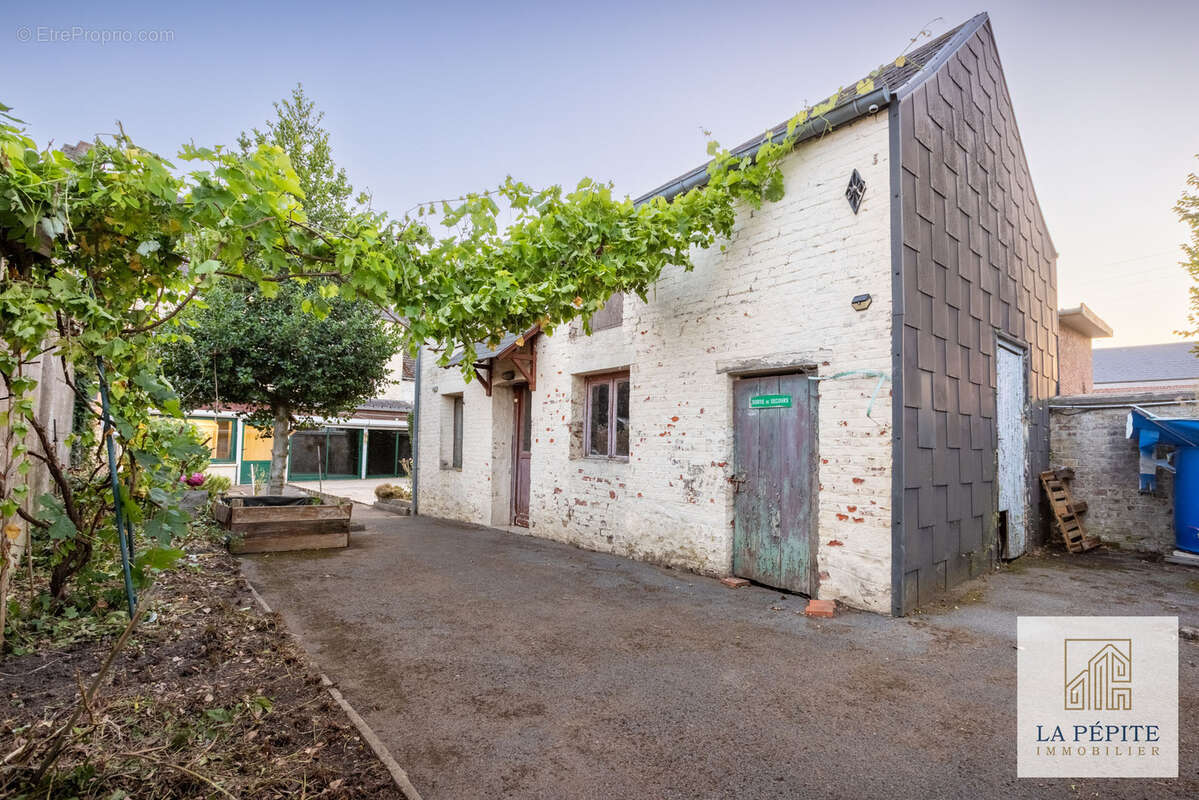 Maison à PONT-SUR-SAMBRE