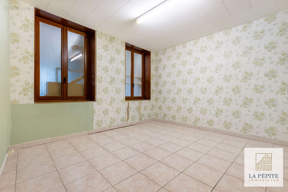 Maison à PONT-SUR-SAMBRE